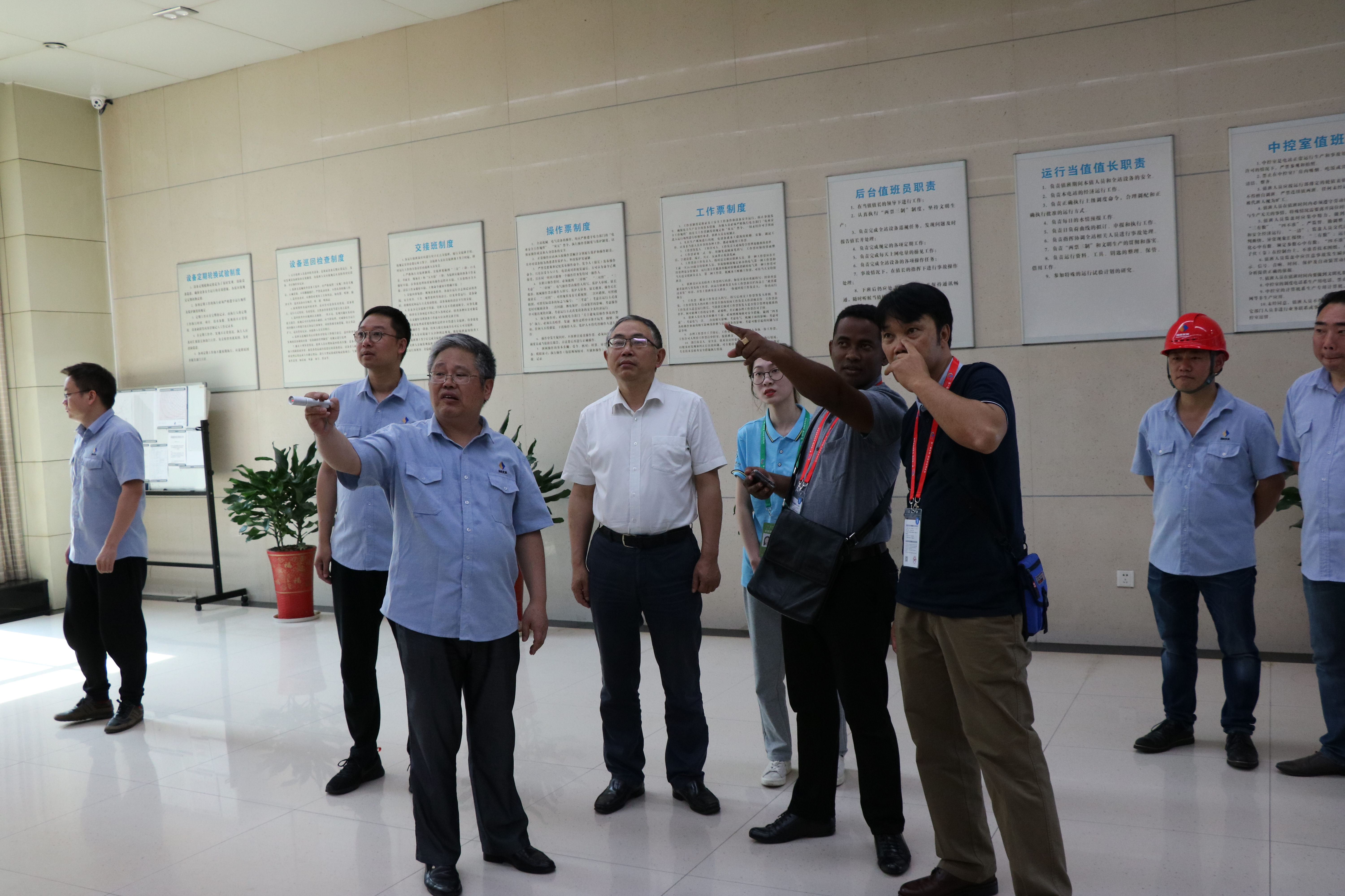 中非经贸博览会马达加斯加共和国参会人员参观株洲航电分买球体育(中国)官方网站