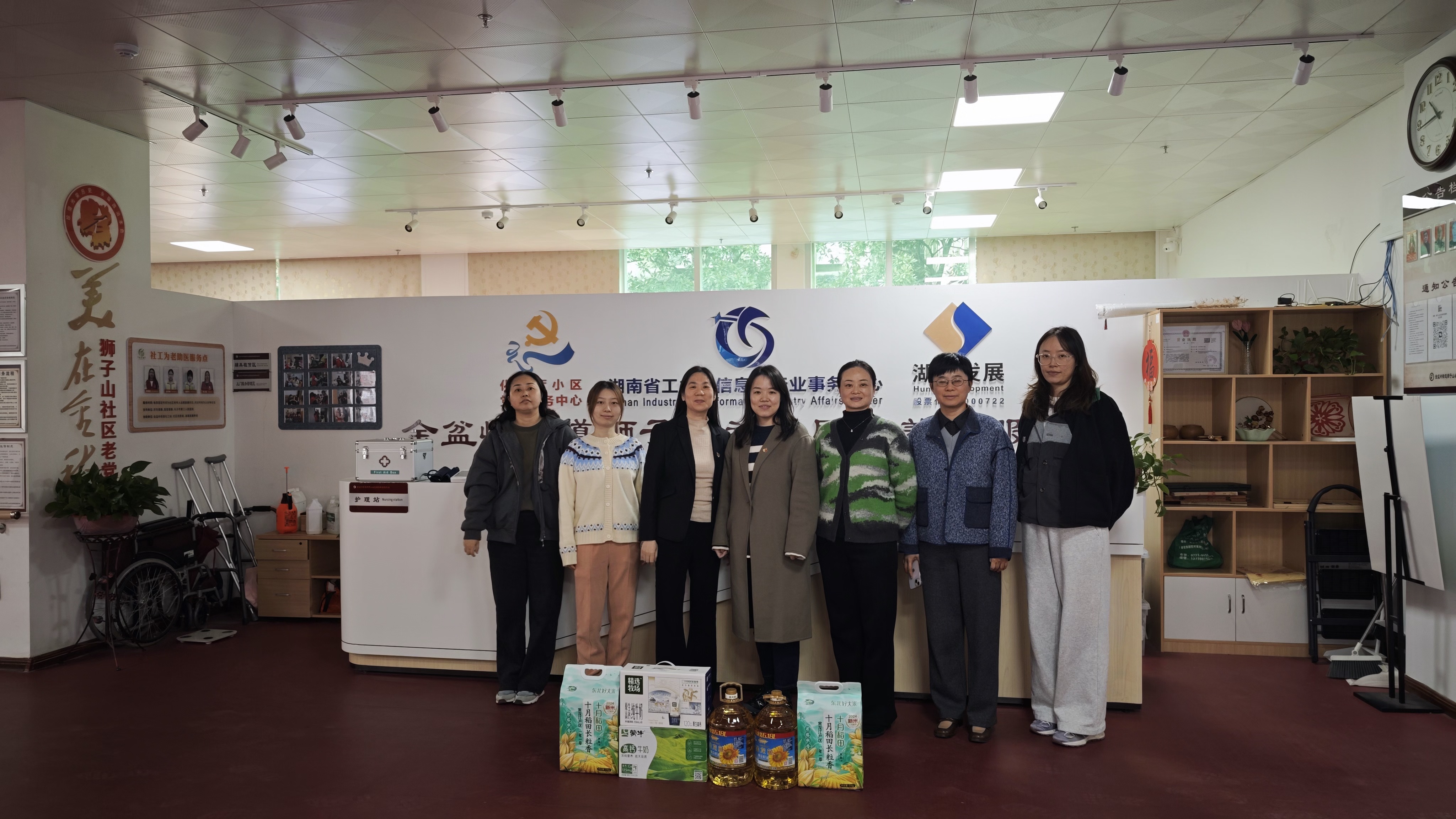 买球体育(中国)官方网站证券事务与资金财务党支部开展“关爱独居老人”志愿服务活动